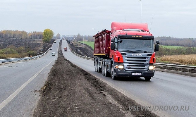Перегруженные автомобили смогут беспрепятственно разбивать дороги Ленобласти Перегруженные автомобили смогут беспрепятственно разбивать дороги Ленобласти