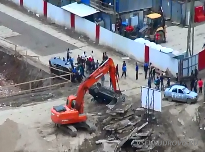 Бойня в городе Кудрово или мигранты против авто Бойня в городе Кудрово или мигранты против авто