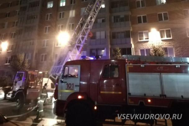 Более ста человек эвакуировали во время пожара в Кудрово Более ста человек эвакуировали во время пожара в Кудрово