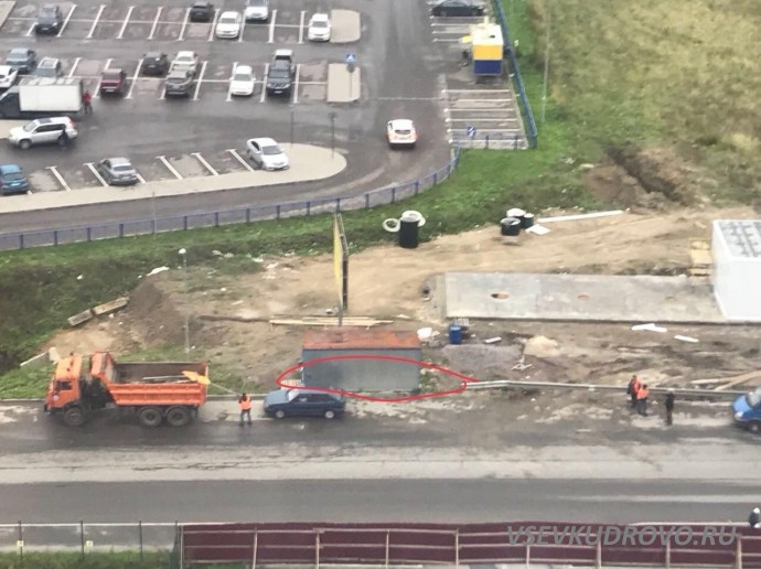 Бизнес в поле: автомойку Кудрово отрезали от дороги. Бизнес в поле: автомойку Кудрово отрезали от дороги.
