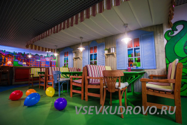 В детское кафе в Кудрово требуется бармен-официант В детское кафе в Кудрово требуется бармен-официант