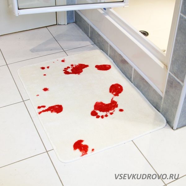 От постояльца в Кудрово остался лишь кровавый след на полу. От постояльца в Кудрово остался лишь кровавый след на полу.