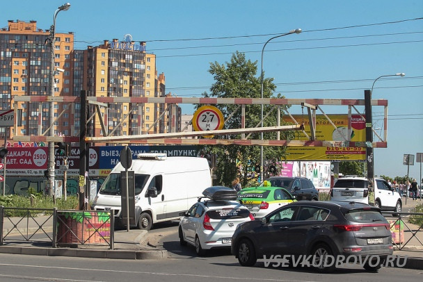 Дрозденко: «Я знаю, что обо мне думают жители новостроек, когда стоят в пробках» Дрозденко: «Я знаю, что обо мне думают жители новостроек, когда стоят в пробках»