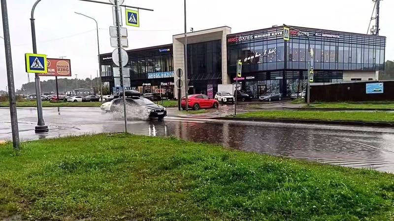 Улицы Кудрово затопило после сильного ливня 4 сентября (2026)