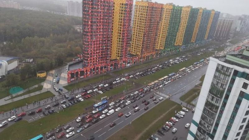 Ремонт Шоссейной собрал огромные пробки: от Ладожской до Янино люди добирались по два часа (2026)