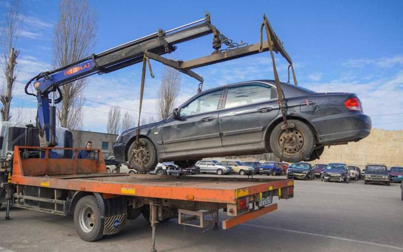 В Мурино и Кудрово начнут эвакуировать машины, мешающие вывозу мусора (2026)