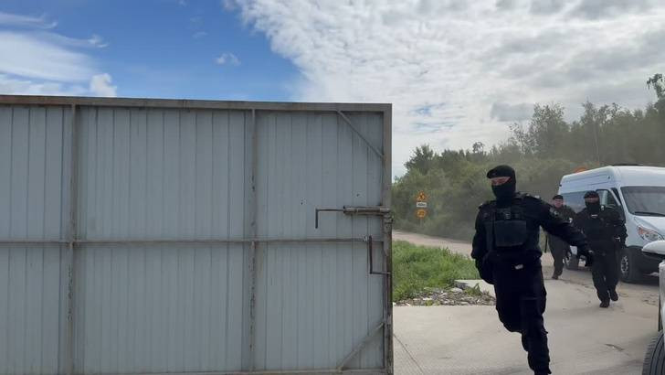 На стройке в Порошкино Всеволожского района выявили 16 нелегальных мигрантов