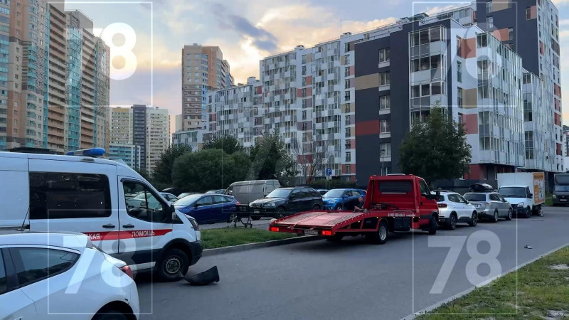 В Кудрово девушка за рулём Opel протаранила машину скорой В Кудрово девушка за рулём Opel протаранила машину скорой
