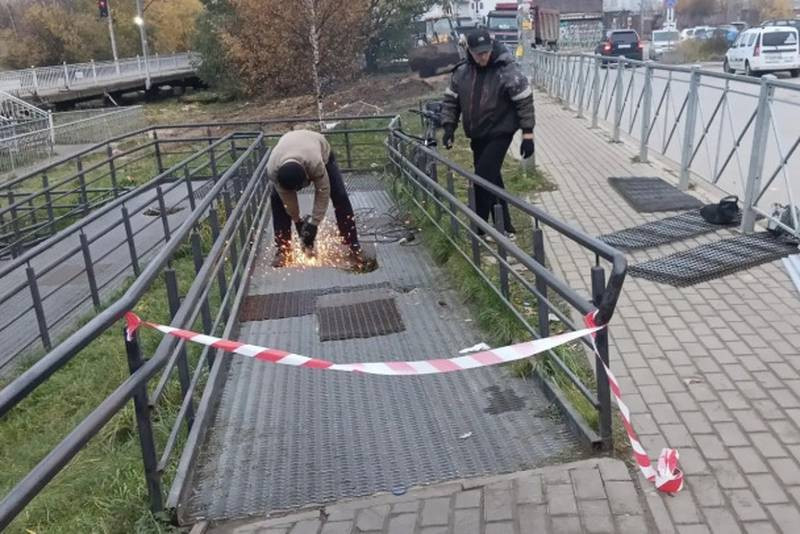 В Мурино начали ремонтировать «уставший» пандус к метро «Девяткино» и платформам электричек (2026)