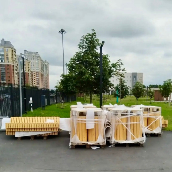 В «Оккервиле» устанавливают дополнительные скамейки
