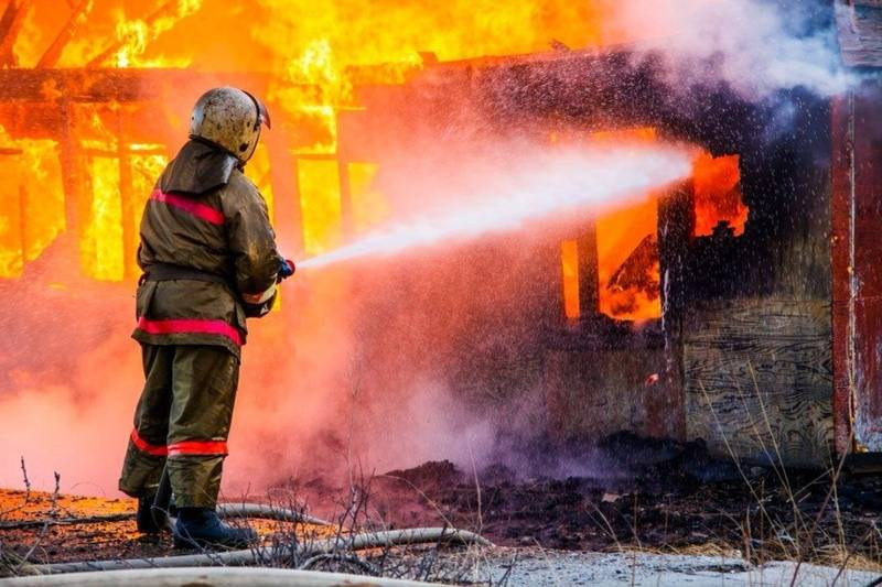 В Кудрово ночью сгорели семь строительных бытовок